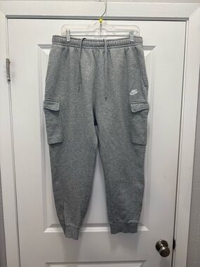 Nike Sportswear Club Fleece Cargo Tapered Gray Pants